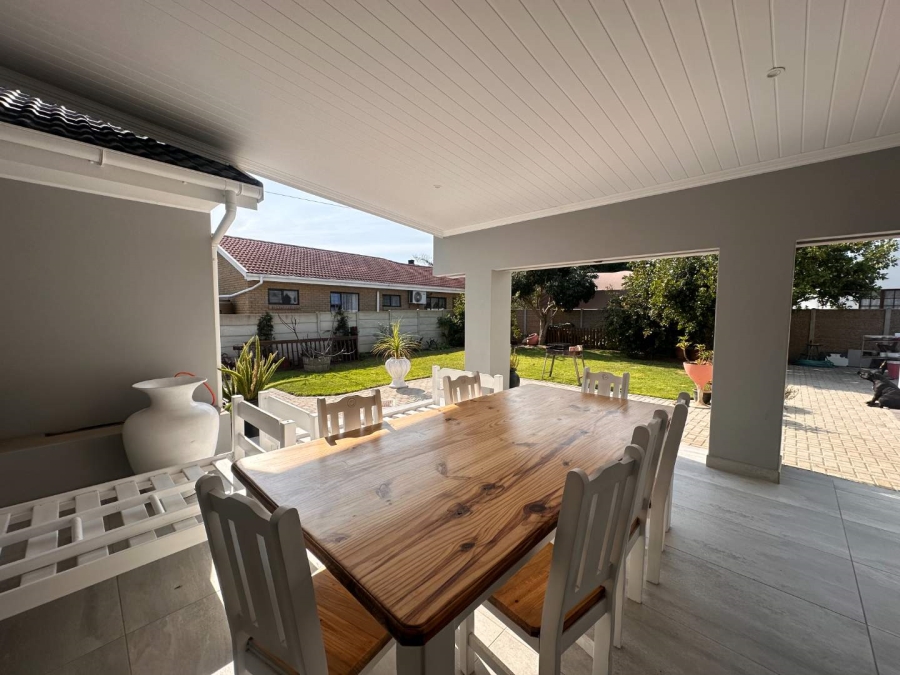 5 Bedroom Property for Sale in Fraaiuitsig Western Cape